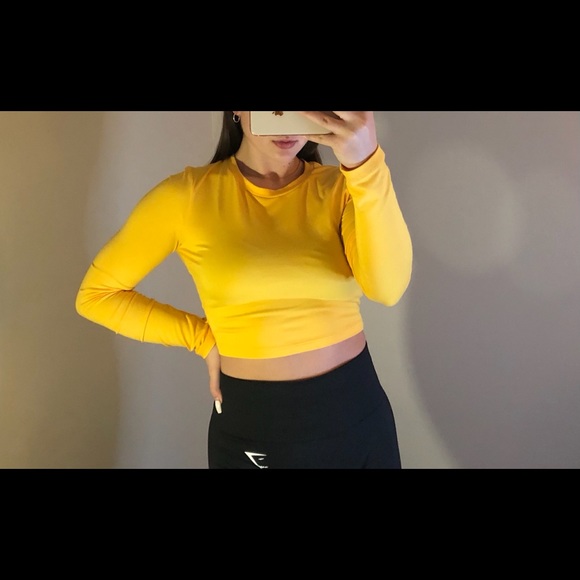 Sommer Ray Work-Out Crop - Picture 2 of 5